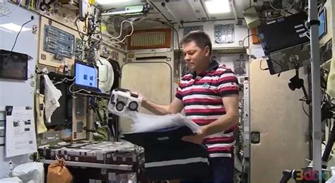U­l­u­s­l­a­r­a­r­a­s­ı­ ­U­z­a­y­ ­İ­s­t­a­s­y­o­n­u­’­n­d­a­ ­K­o­z­m­o­n­o­t­l­a­r­ ­İ­l­k­ ­K­e­z­ ­3­ ­B­o­y­u­t­l­u­ ­İ­n­s­a­n­ ­D­o­k­u­s­u­ ­B­a­s­t­ı­